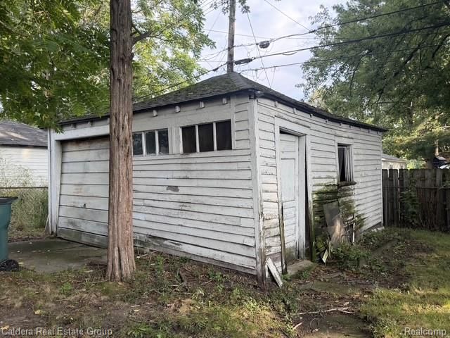 1820 E Jarvis Avenue, Hazel Park, MI 48030