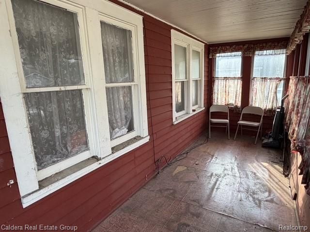 1820 E Jarvis Avenue, Hazel Park, MI 48030