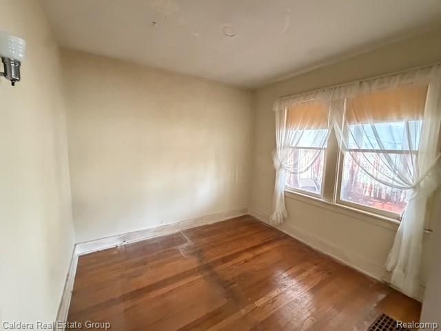 1820 E Jarvis Avenue, Hazel Park, MI 48030