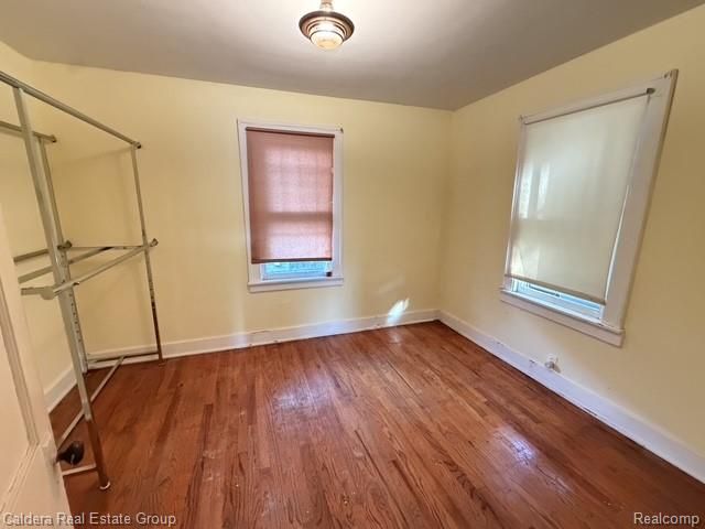 1820 E Jarvis Avenue, Hazel Park, MI 48030