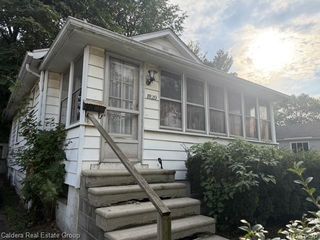 1820 E Jarvis Avenue, Hazel Park, MI 48030