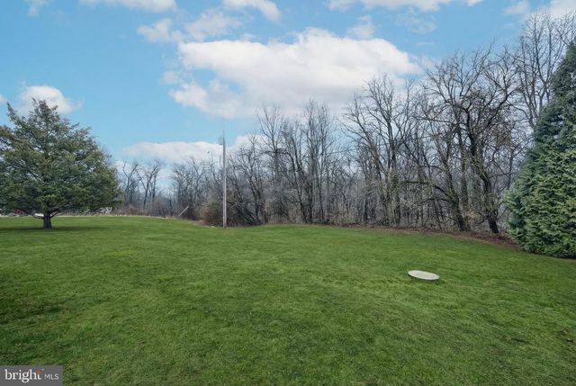 205 BUTTER RD, York, PA 17404