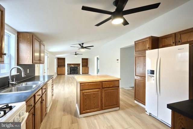 205 BUTTER RD, York, PA 17404