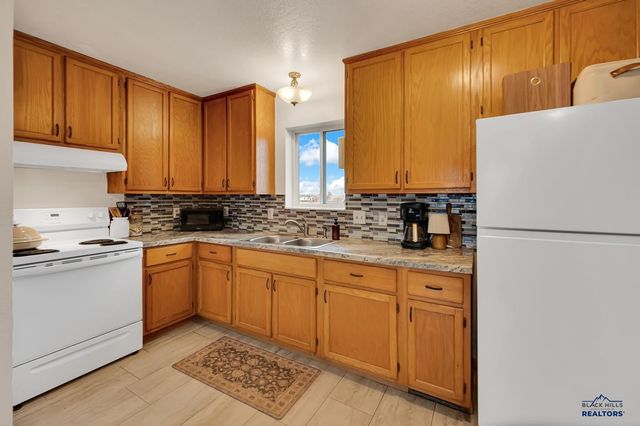 14814 RADAR HILL DR, Box Elder, SD 57719