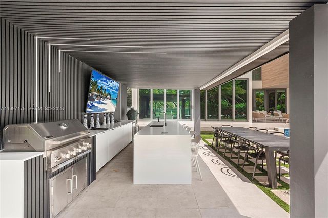 521 Holiday Dr, Hallandale Beach, FL 33009