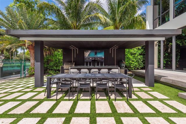 521 Holiday Dr, Hallandale Beach, FL 33009