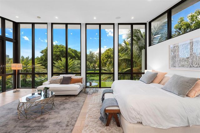 521 Holiday Dr, Hallandale Beach, FL 33009