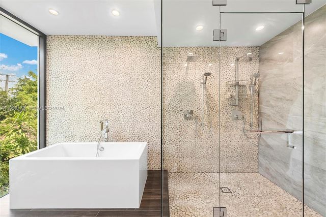 521 Holiday Dr, Hallandale Beach, FL 33009