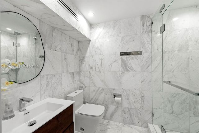 521 Holiday Dr, Hallandale Beach, FL 33009