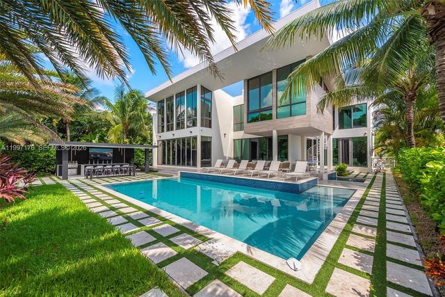 521 Holiday Dr, Hallandale Beach, FL 33009