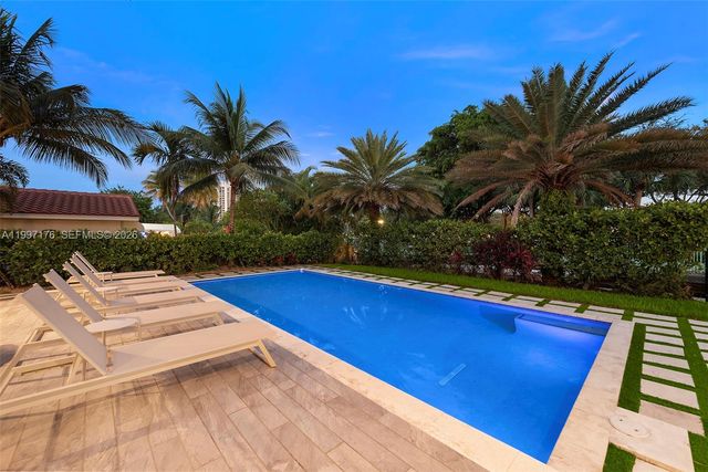 521 Holiday Dr, Hallandale Beach, FL 33009