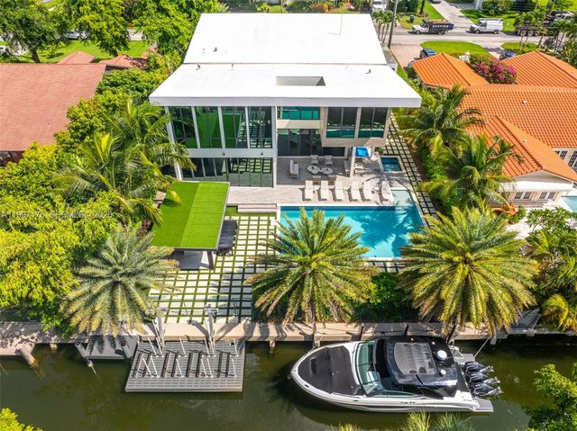 521 Holiday Dr, Hallandale Beach, FL 33009