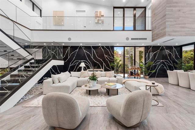 521 Holiday Dr, Hallandale Beach, FL 33009