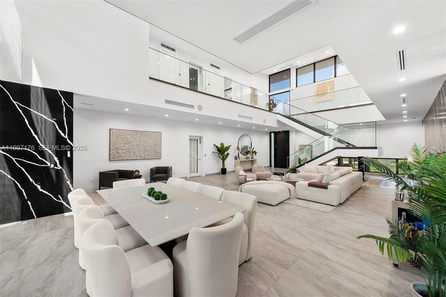 521 Holiday Dr, Hallandale Beach, FL 33009