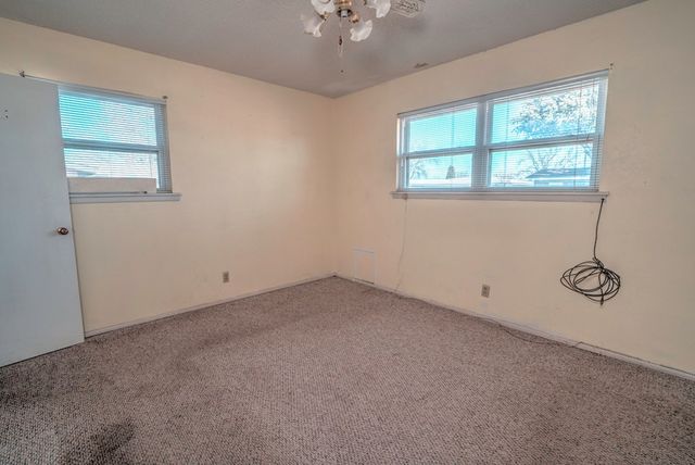 306 SW 12th St, Andrews, OK 74714