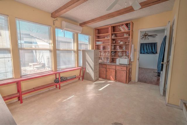 306 SW 12th St, Andrews, OK 74714