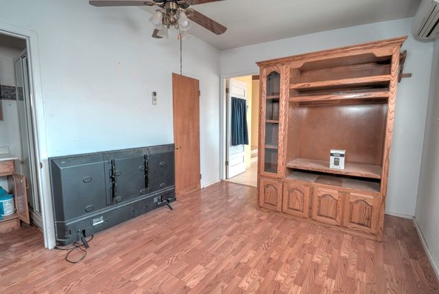 306 SW 12th St, Andrews, OK 74714