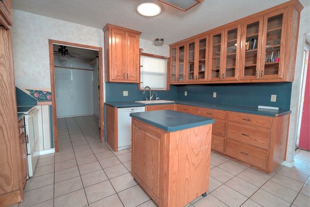 306 SW 12th St, Andrews, OK 74714