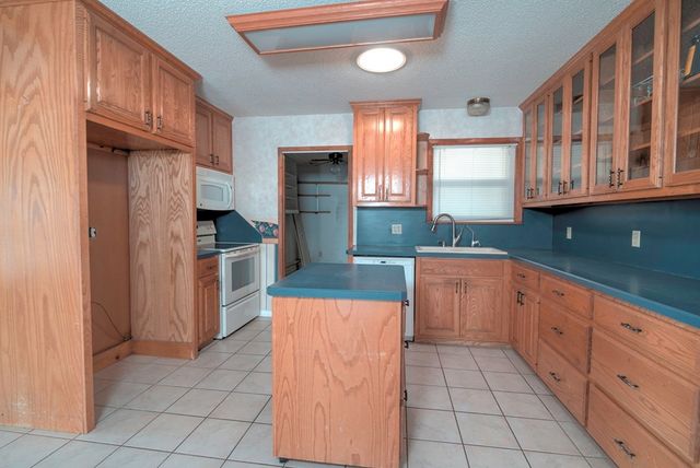 306 SW 12th St, Andrews, OK 74714