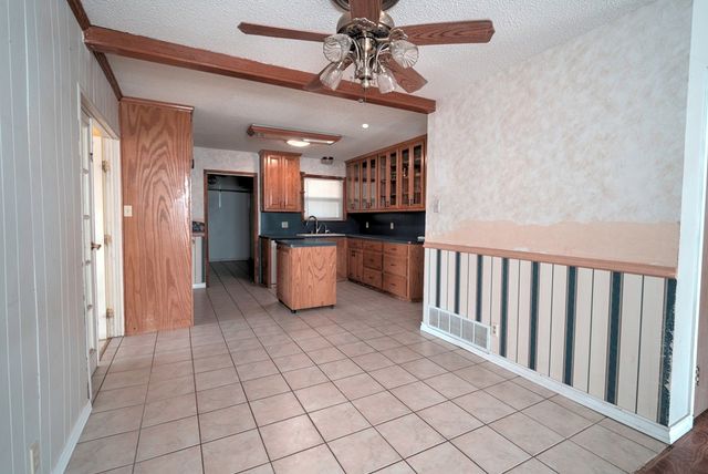 306 SW 12th St, Andrews, OK 74714