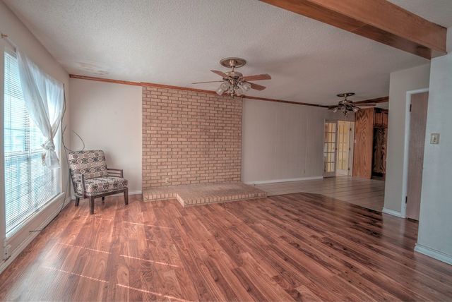 306 SW 12th St, Andrews, OK 74714