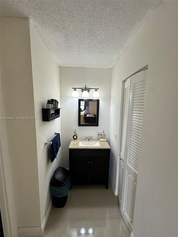 2201 S Ocean Drive 904, Hollywood, FL 33019