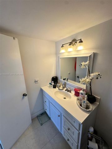 2201 S Ocean Drive 904, Hollywood, FL 33019