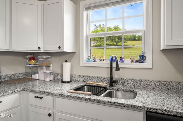 3886 Settlers Trail, Kodak, TN 37764