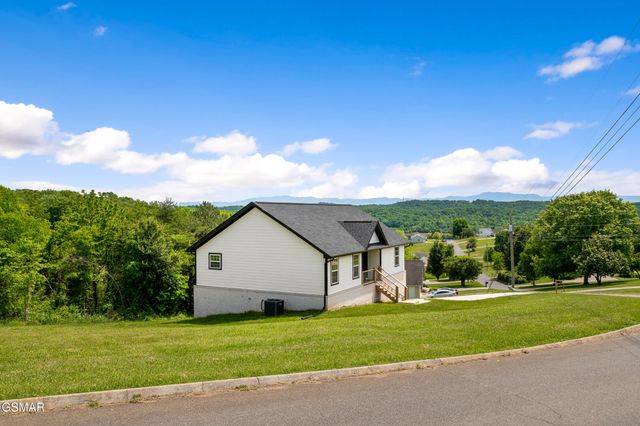 3886 Settlers Trail, Kodak, TN 37764
