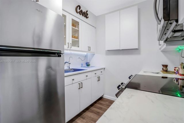 901 SW 11th Ave 17H, Hallandale Beach, FL 33009