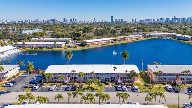 901 SW 11th Ave 17H, Hallandale Beach, FL 33009