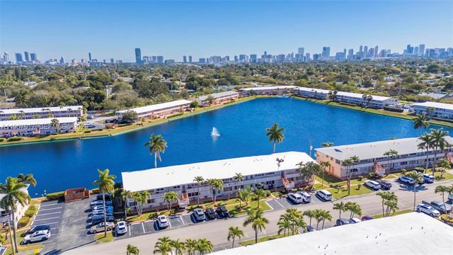 901 SW 11th Ave 17H, Hallandale Beach, FL 33009