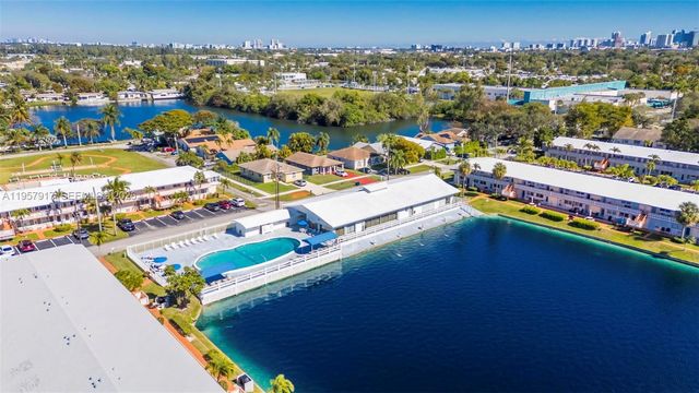 901 SW 11th Ave 17H, Hallandale Beach, FL 33009