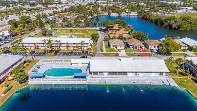 901 SW 11th Ave 17H, Hallandale Beach, FL 33009