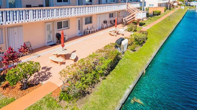 901 SW 11th Ave 17H, Hallandale Beach, FL 33009