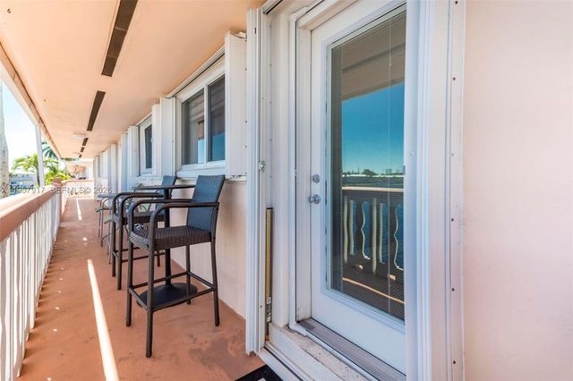 901 SW 11th Ave 17H, Hallandale Beach, FL 33009