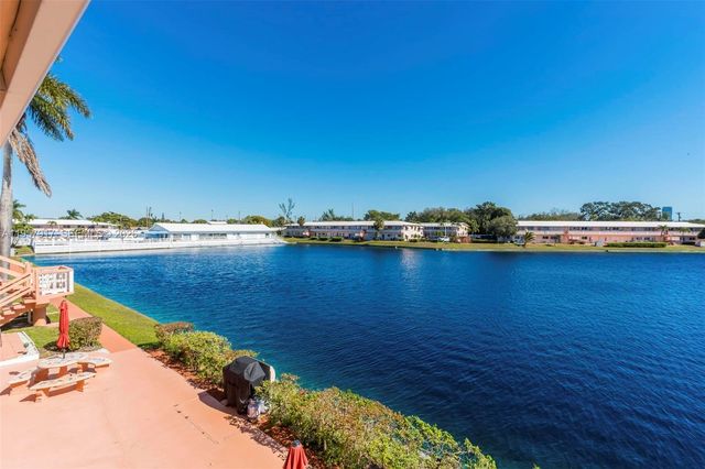 901 SW 11th Ave 17H, Hallandale Beach, FL 33009