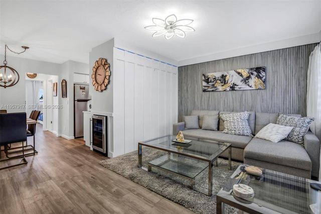 901 SW 11th Ave 17H, Hallandale Beach, FL 33009