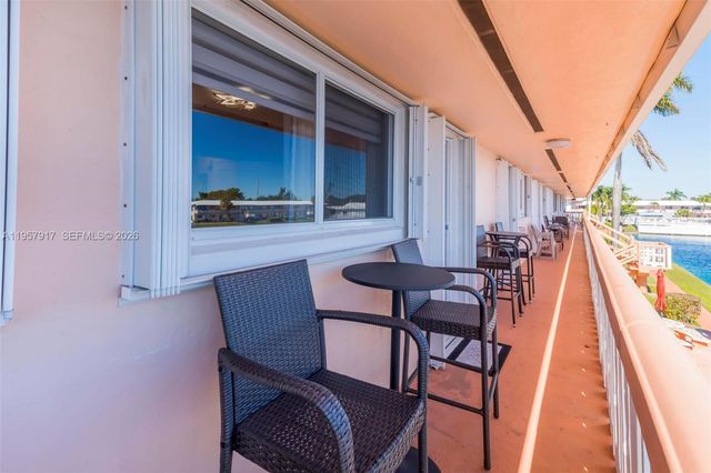 901 SW 11th Ave 17H, Hallandale Beach, FL 33009