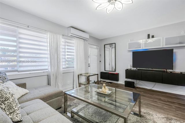 901 SW 11th Ave 17H, Hallandale Beach, FL 33009