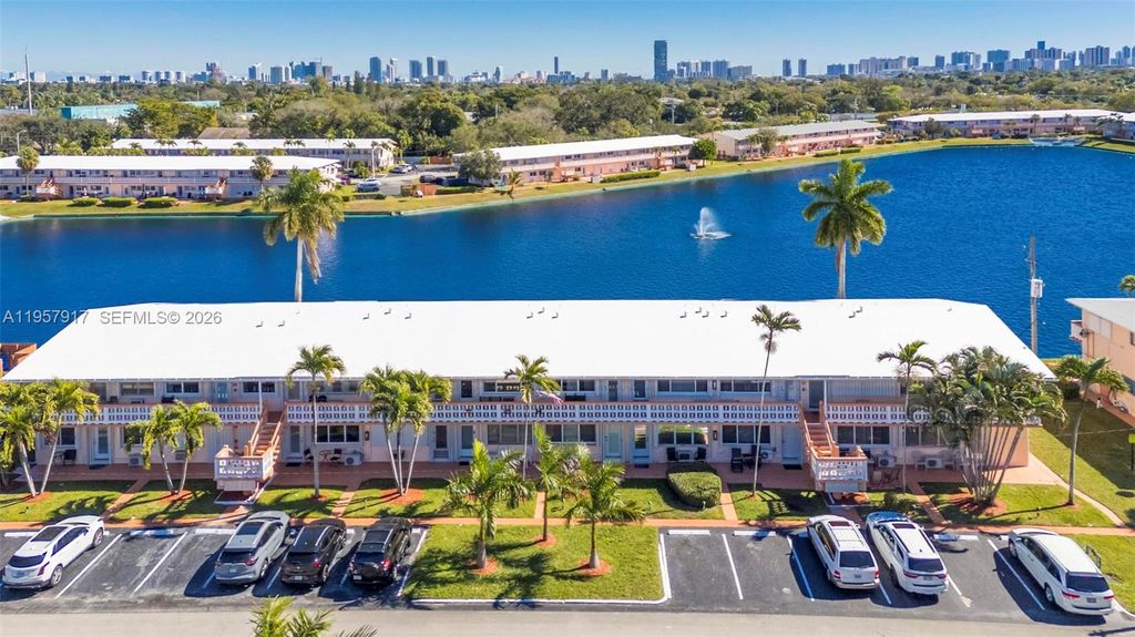 901 SW 11th Ave 17H, Hallandale Beach, FL 33009