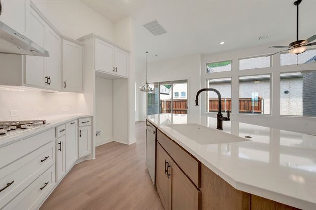 2155 Spotted Fawn Drive, Arlington, TX 76005