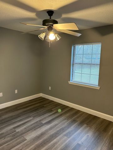 1301 S Greenwich Avenue, Russellville, AR 72801