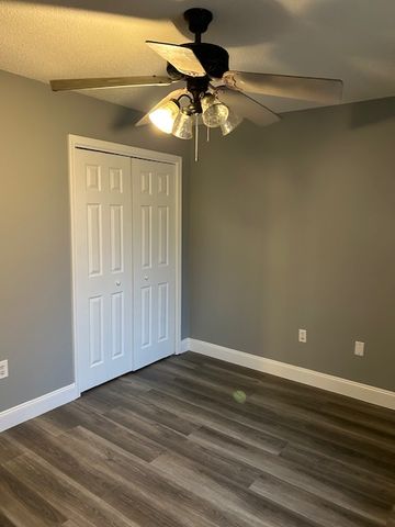 1301 S Greenwich Avenue, Russellville, AR 72801