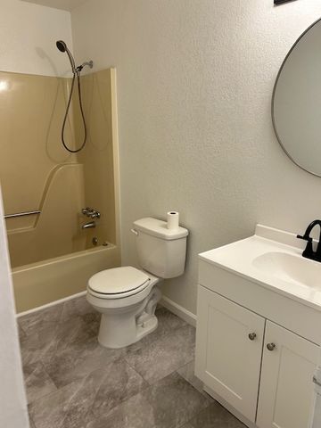 1301 S Greenwich Avenue, Russellville, AR 72801