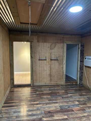 1301 S Greenwich Avenue, Russellville, AR 72801