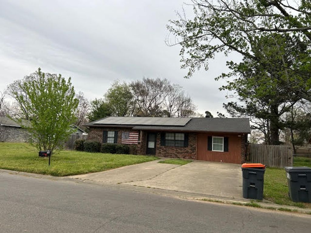 1301 S Greenwich Avenue, Russellville, AR 72801
