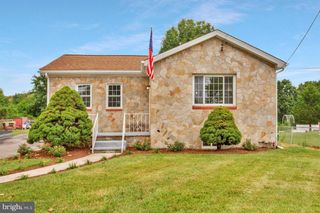 906 HAMMONDS LN, Baltimore, MD 21225