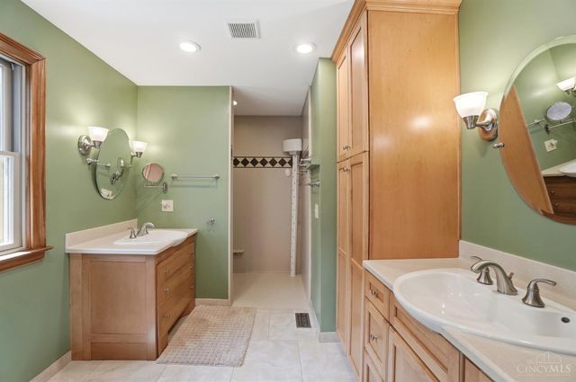 8082 Kingfisher Lane, West Chester, OH 45069