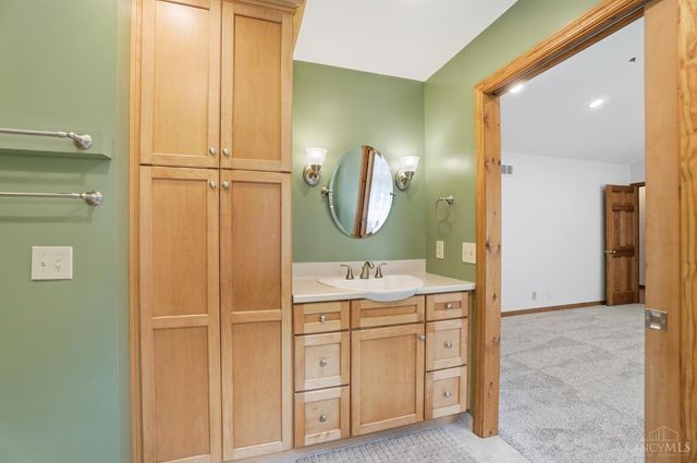 8082 Kingfisher Lane, West Chester, OH 45069